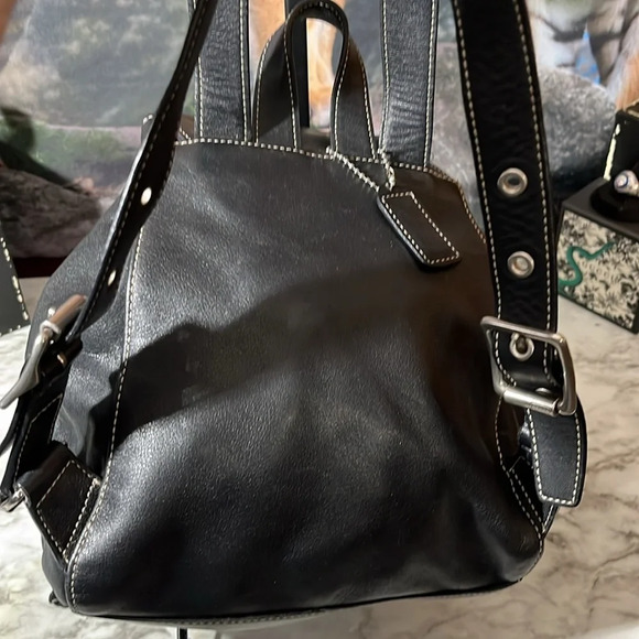 COACH BLACK LEATHER BACKPACK IN EUC - Picture 16 of 17